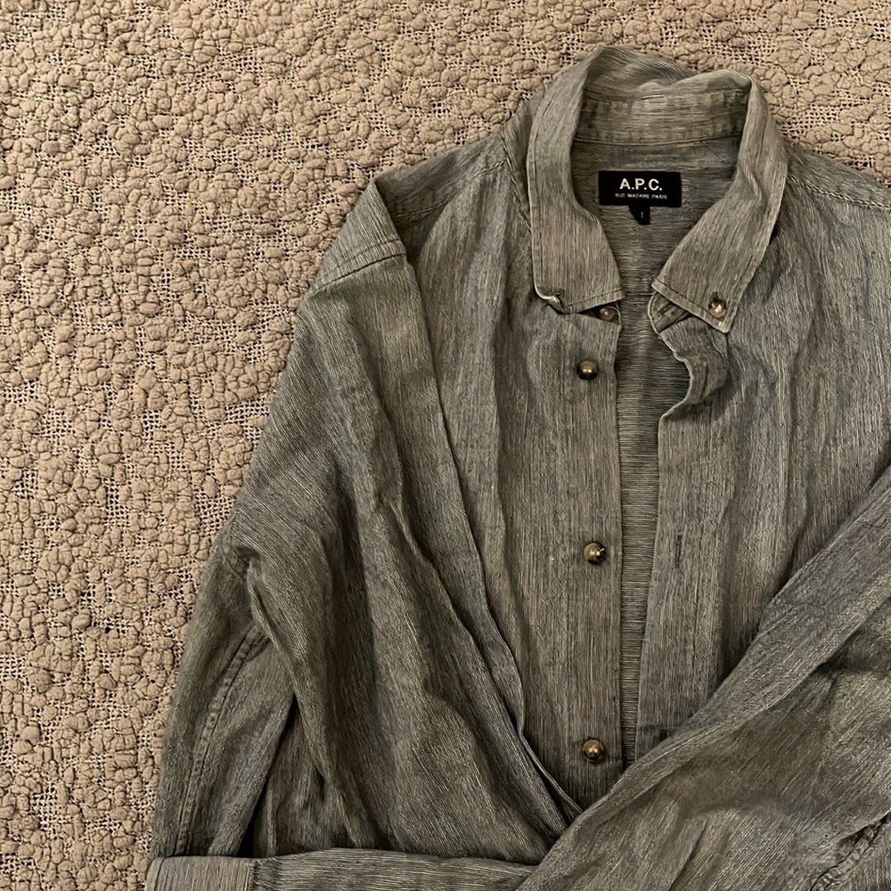 Men’s long-sleeved button down